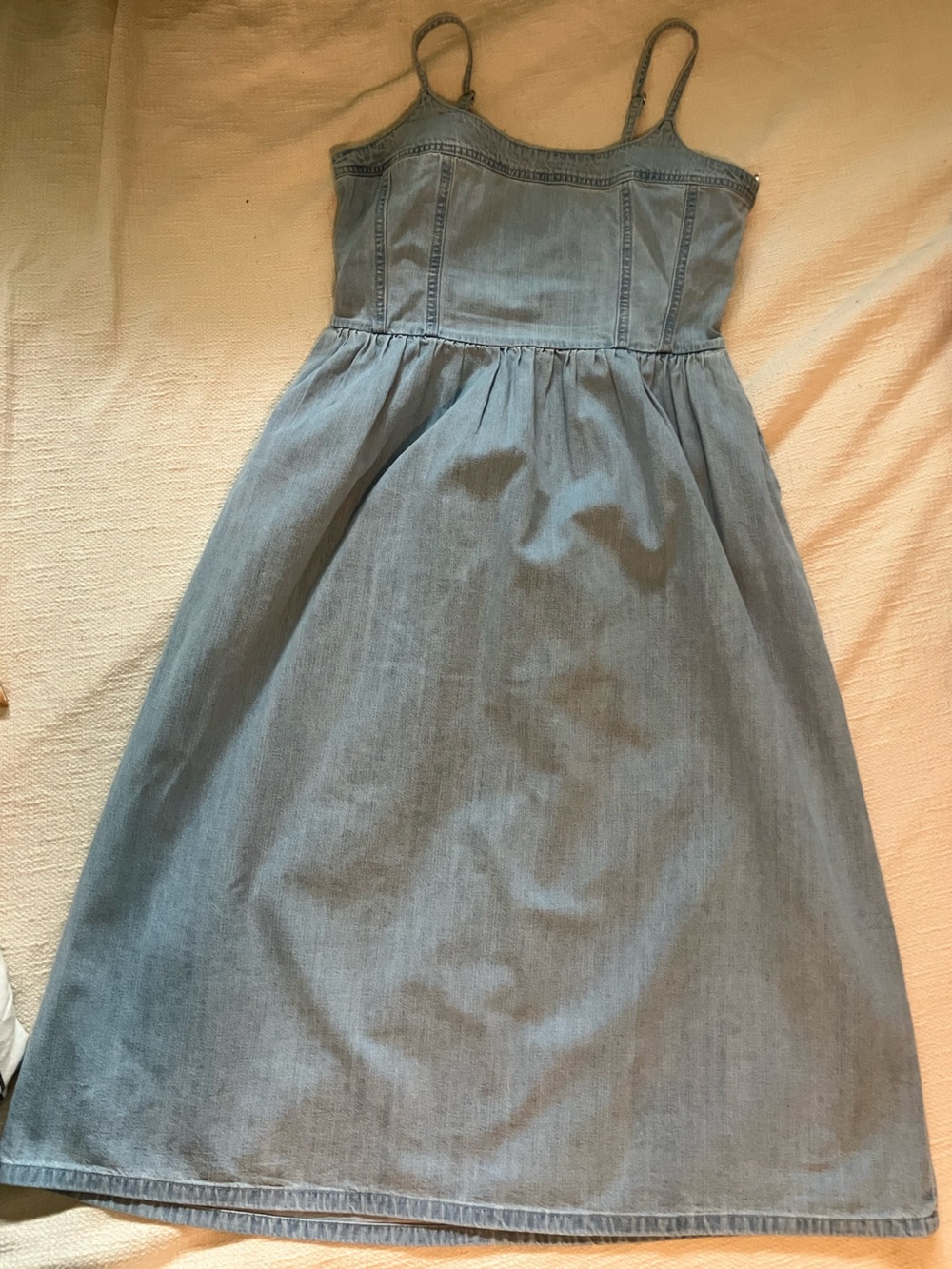 Levi's Alessie Bustier Denim Dress in light wash, size Medium - Picture 5 of 9